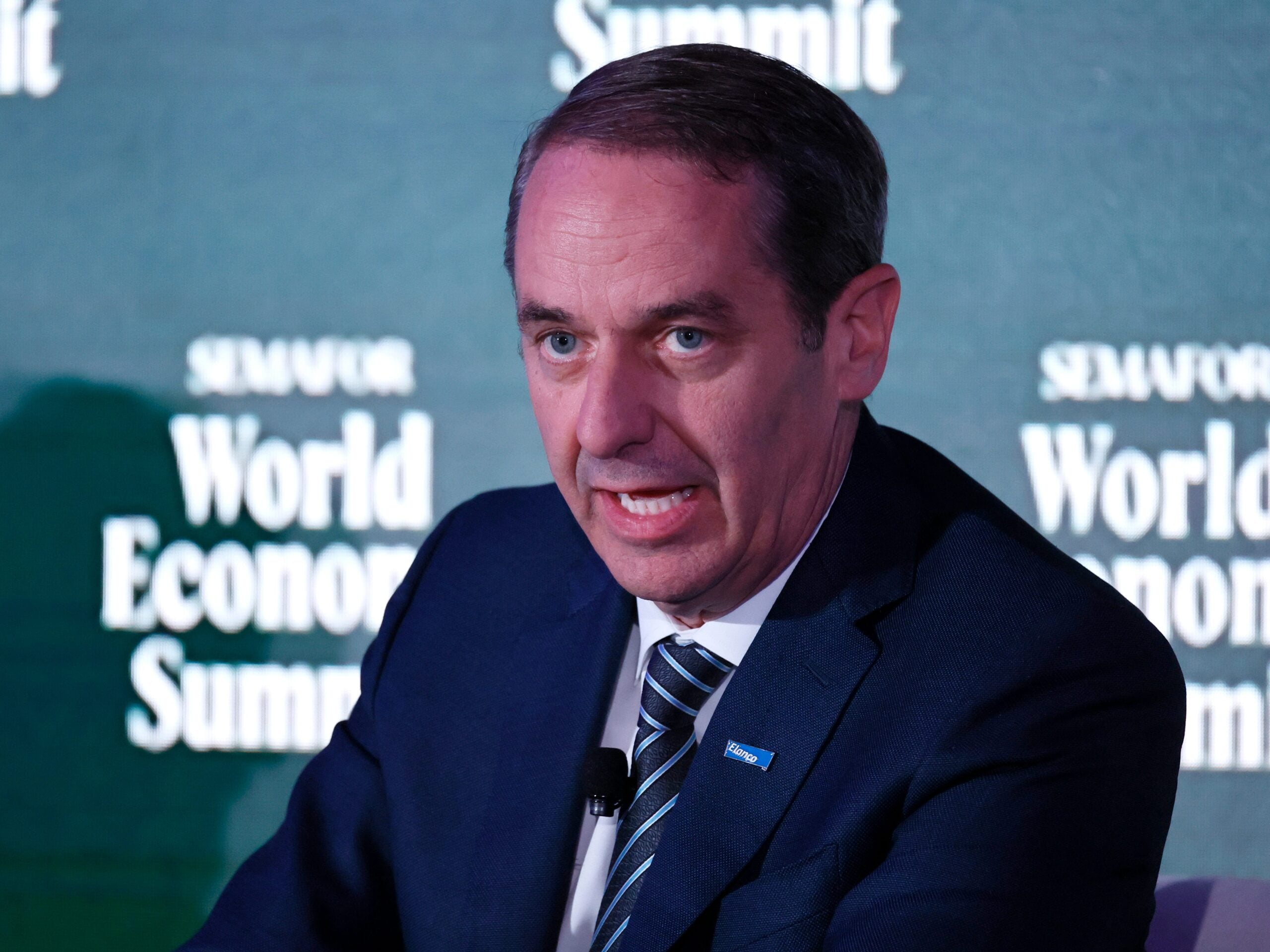 693b1c6b64858d02d216a8d1-scaled-2 Elanco-CEO Jeff Simmons hat sechs Kinder.