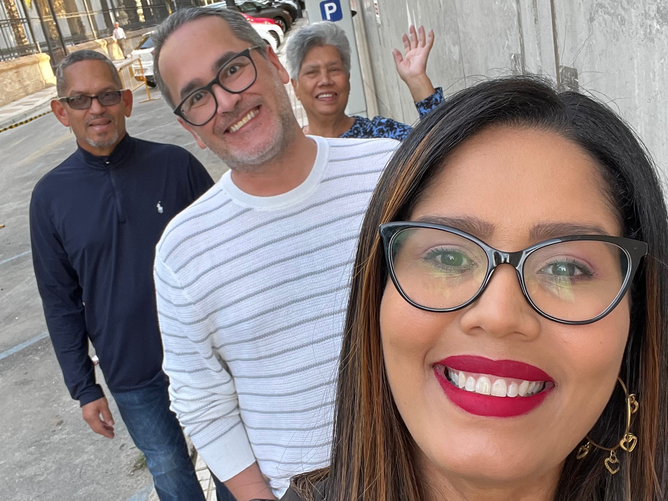 Roberto und Sara Burgos mit ihrer Tochter Zahydie Burgos und ihrem Schwiegersohn Pako.